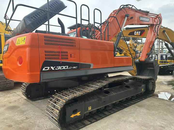 Used Excavator Doosan DX300 Excavators Mini Equipment Earth Moving Machinery Doosan Digger Excavator for Sale - Crawler excavator: picture 4 Used Excavator Doosan DX300 Excavators Mini Equipment Earth Moving Machinery Doosan Digger Excavator for Sale - Crawler excavator: picture 4