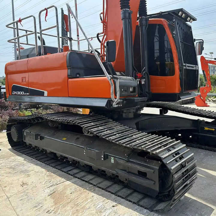 Used Excavator Doosan DX300 Excavators Mini Equipment Earth Moving Machinery Doosan Digger Excavator for Sale - Excavator: picture 1 Used Excavator Doosan DX300 Excavators Mini Equipment Earth Moving Machinery Doosan Digger Excavator for Sale - Excavator: picture 1