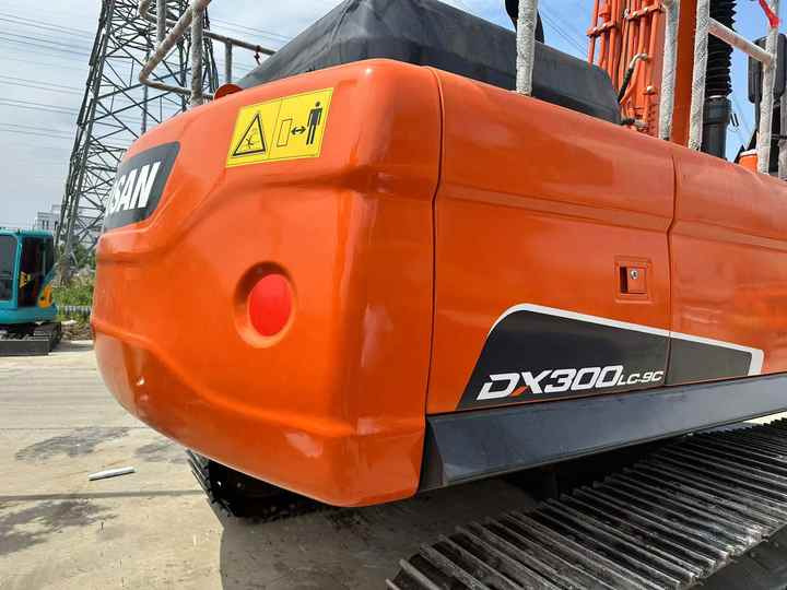 Used Excavator Doosan DX300 Excavators Mini Equipment Earth Moving Machinery Doosan Digger Excavator for Sale - Excavator: picture 3 Used Excavator Doosan DX300 Excavators Mini Equipment Earth Moving Machinery Doosan Digger Excavator for Sale - Excavator: picture 3