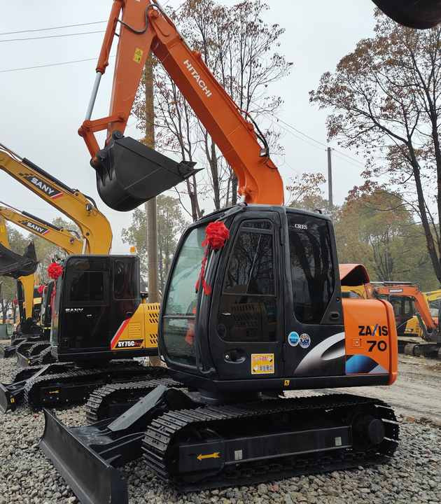 Used Hitachi Excavator ZX70 Japan Import Second Hand Small Crawler ZX70 Excavator for Sale - Crawler excavator: picture 1 Used Hitachi Excavator ZX70 Japan Import Second Hand Small Crawler ZX70 Excavator for Sale - Crawler excavator: picture 1