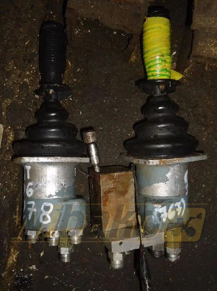 Caterpillar 206 6U5213/5M - Hydraulic valve for Construction machinery: picture 1 Caterpillar 206 6U5213/5M - Hydraulic valve for Construction machinery: picture 1