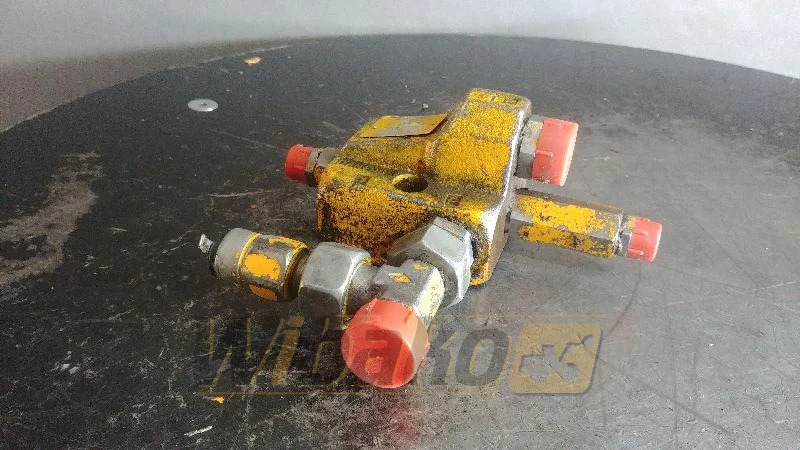 Danfoss B80 152B0065 - Hydraulic valve for Construction machinery: picture 1 Danfoss B80 152B0065 - Hydraulic valve for Construction machinery: picture 1