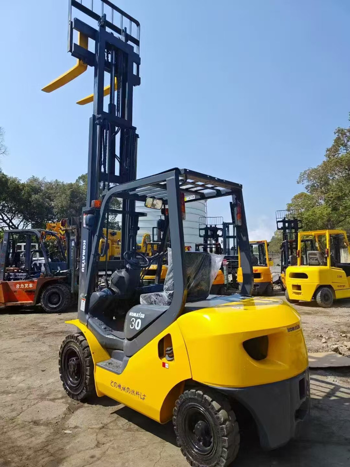 KOMATSU 3-ton - Vertical mast lift: picture 3 KOMATSU 3-ton - Vertical mast lift: picture 3