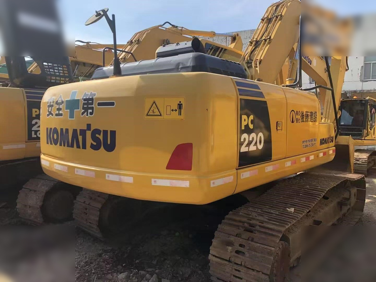 KOMATSU PC220-8 - Crawler excavator: picture 3 KOMATSU PC220-8 - Crawler excavator: picture 3