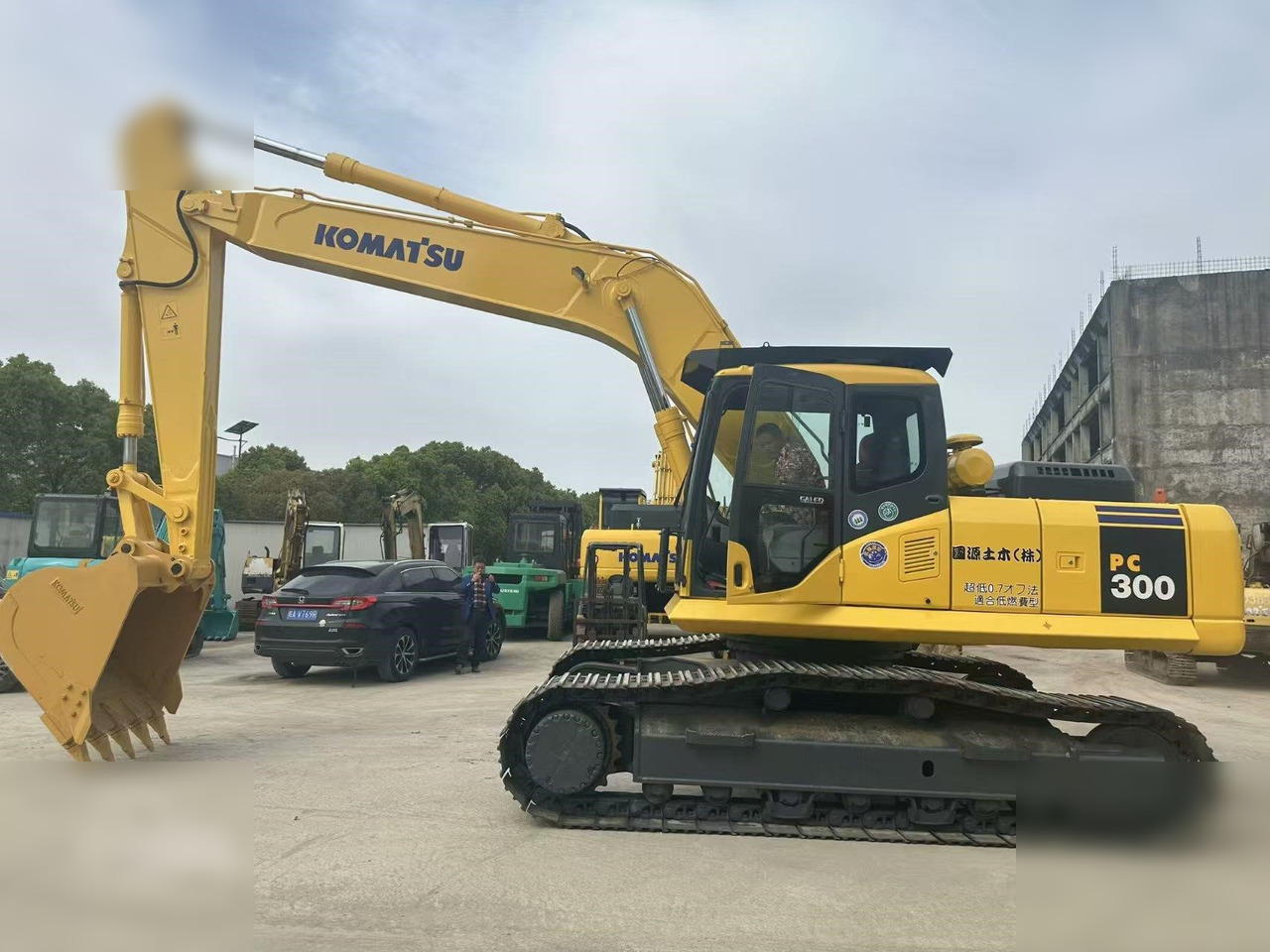 KOMATSU PC300-7 - Crawler excavator: picture 1 KOMATSU PC300-7 - Crawler excavator: picture 1