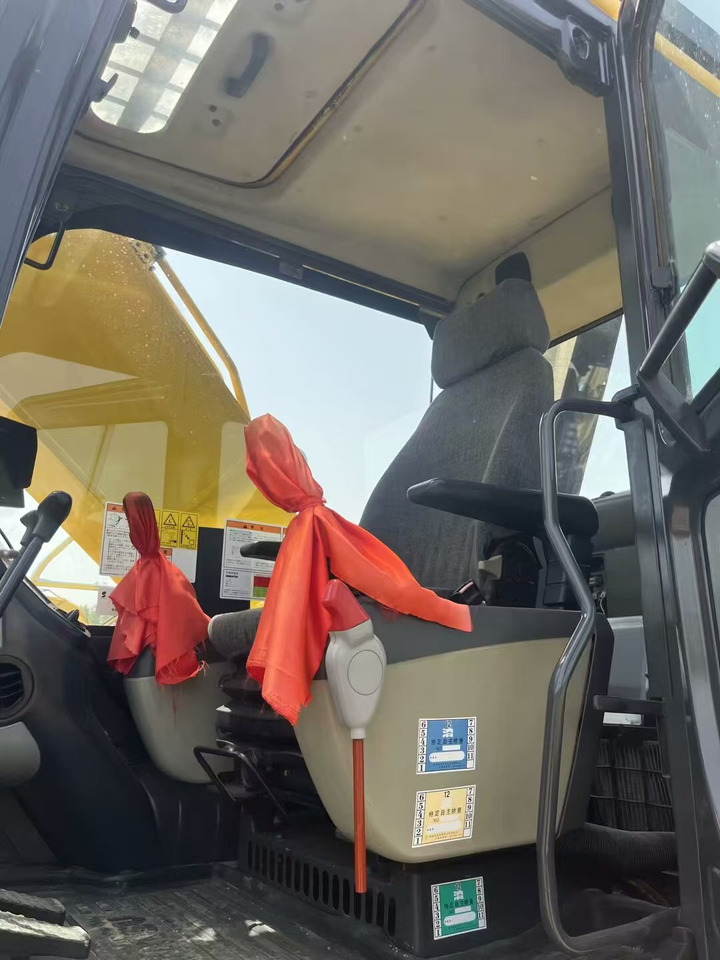KOMATSU pc200 - Crawler excavator: picture 2 KOMATSU pc200 - Crawler excavator: picture 2