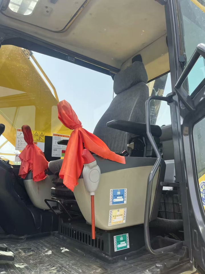 KOMATSU pc200 - Crawler excavator: picture 5 KOMATSU pc200 - Crawler excavator: picture 5