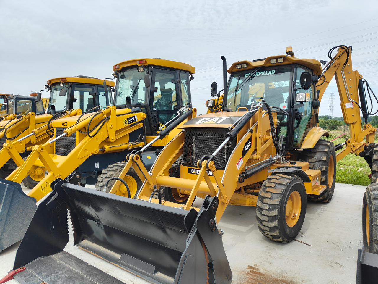 CATERPILLAR 420F backhole loader in stock - Backhoe loader: picture 1 CATERPILLAR 420F backhole loader in stock - Backhoe loader: picture 1