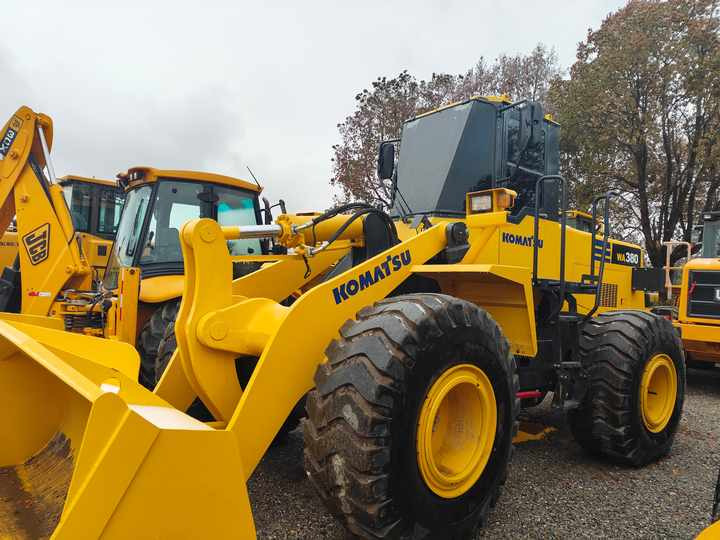 Certified Pre-Owned Komatsu WA380-3 | Heavy-Duty Loader for Mining/ Construction - Price Negotiable! - Wheel loader: picture 3 Certified Pre-Owned Komatsu WA380-3 | Heavy-Duty Loader for Mining/ Construction - Price Negotiable! - Wheel loader: picture 3