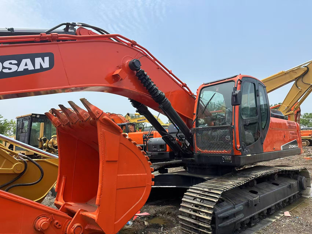 DOOSAN dx340 low working hours good price in stock for sale - Crawler excavator: picture 5 DOOSAN dx340 low working hours good price in stock for sale - Crawler excavator: picture 5