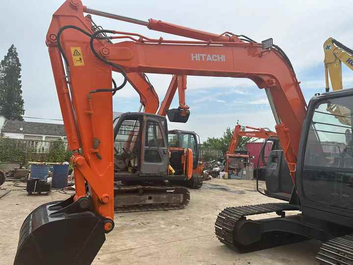 HITACHI ZX70 Original Japan Surplus Hitachi ZX70 for Sale - Crawler excavator: picture 4 HITACHI ZX70 Original Japan Surplus Hitachi ZX70 for Sale - Crawler excavator: picture 4
