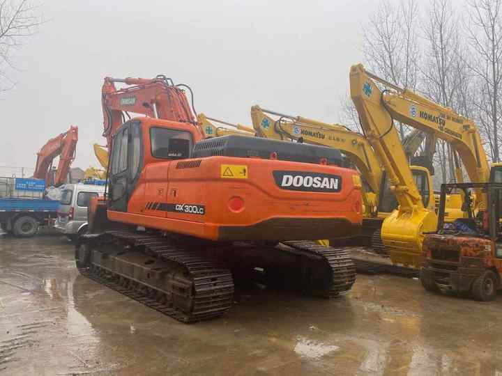 High Quality Doosan Big Size Excavator , Doosan 30ton Dx300lc Digging Machine , Doosan Excavator for Sale - Crawler excavator: picture 4 High Quality Doosan Big Size Excavator , Doosan 30ton Dx300lc Digging Machine , Doosan Excavator for Sale - Crawler excavator: picture 4
