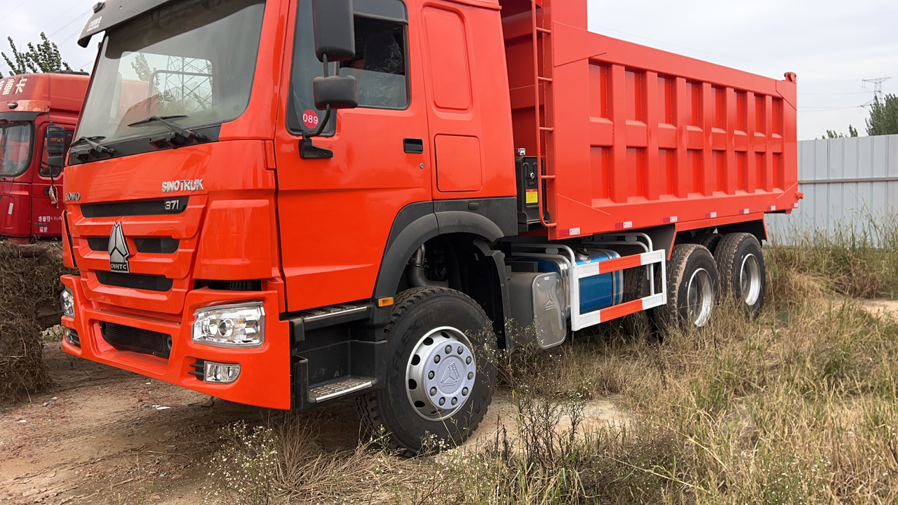 Howo 371 hp dump truck good price in stock - Curtain side truck: picture 4 Howo 371 hp dump truck good price in stock - Curtain side truck: picture 4