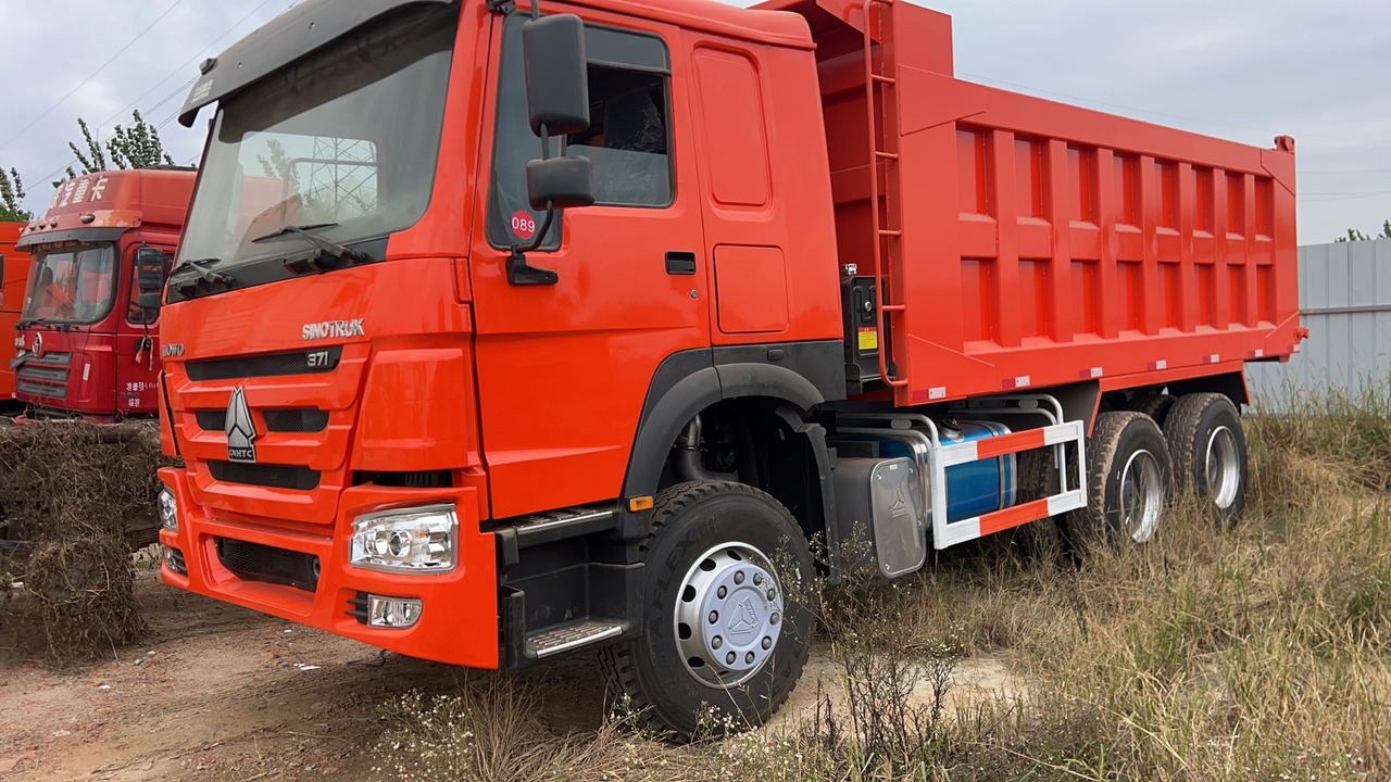 Howo 371 hp dump truck good price in stock - Curtain side truck: picture 3 Howo 371 hp dump truck good price in stock - Curtain side truck: picture 3