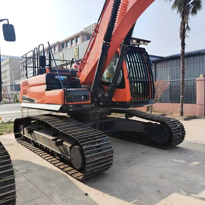 Korea Made Doosan Digger Dx300lc Doosan Used Machinery Excavator , Doosan Dx220 Dx300 Dx200 - Crawler excavator: picture 3 Korea Made Doosan Digger Dx300lc Doosan Used Machinery Excavator , Doosan Dx220 Dx300 Dx200 - Crawler excavator: picture 3