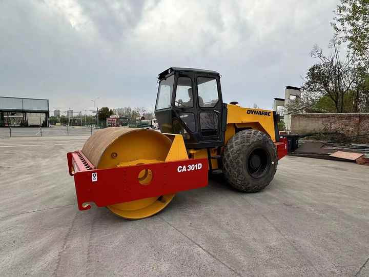 Used Dynapac CA301 Vibratory Roller with Less Working Time and Superior Performance Used Dynapac 251d/301D Roller for Sale - Compactor: picture 3 Used Dynapac CA301 Vibratory Roller with Less Working Time and Superior Performance Used Dynapac 251d/301D Roller for Sale - Compactor: picture 3