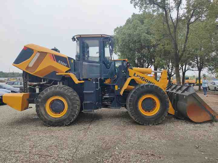 Used LIUGONG 856H wheel in Good Condition for sale 90%new uesd Loader liugong 856h Used Loader For Sale - Wheel loader: picture 3 Used LIUGONG 856H wheel in Good Condition for sale 90%new uesd Loader liugong 856h Used Loader For Sale - Wheel loader: picture 3