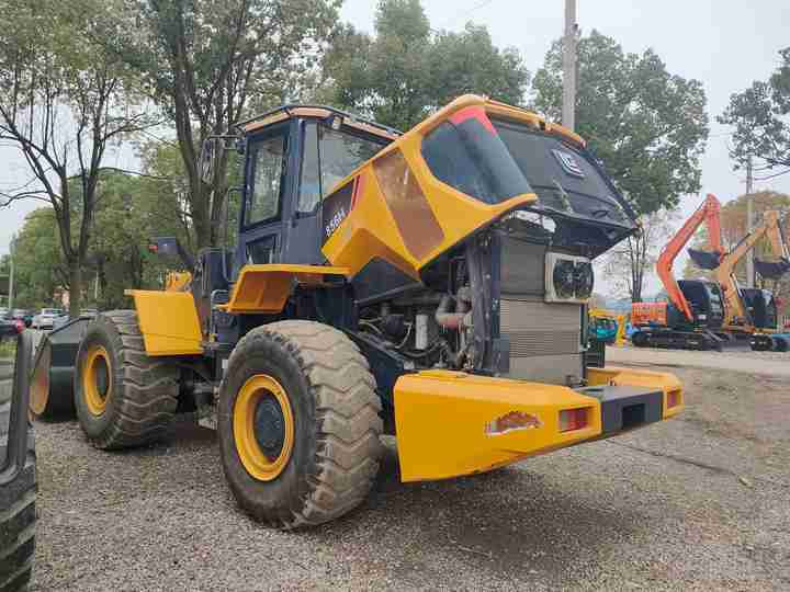 Used LIUGONG 856H wheel in Good Condition for sale 90%new uesd Loader liugong 856h Used Loader For Sale - Wheel loader: picture 5 Used LIUGONG 856H wheel in Good Condition for sale 90%new uesd Loader liugong 856h Used Loader For Sale - Wheel loader: picture 5