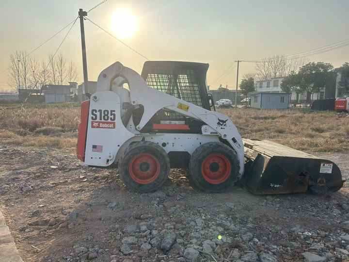 Used bobcat s185 skid steer loader on sale 100% excellent condition bobcat brand s185 s300 s550 s16 s18 skid steer sale - Skid steer loader: picture 3 Used bobcat s185 skid steer loader on sale 100% excellent condition bobcat brand s185 s300 s550 s16 s18 skid steer sale - Skid steer loader: picture 3