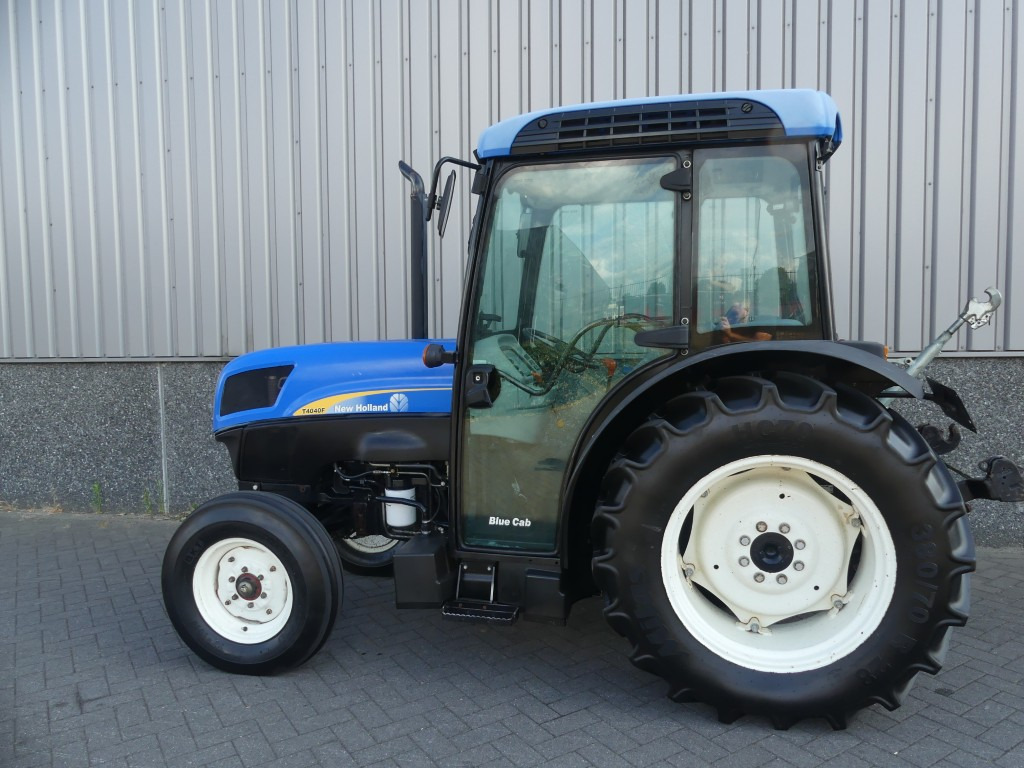 NEW HOLLAND T4040F - Compact tractor: picture 2 NEW HOLLAND T4040F - Compact tractor: picture 2
