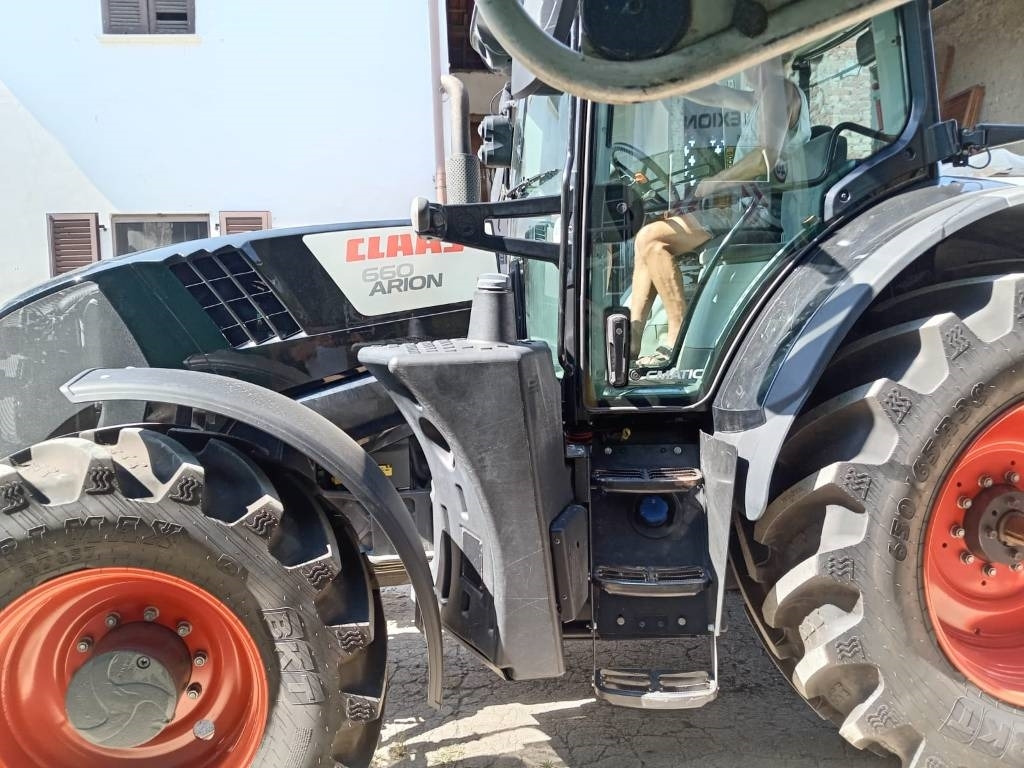 Claas Arion 660 CMATIC - Farm tractor: picture 4 Claas Arion 660 CMATIC - Farm tractor: picture 4