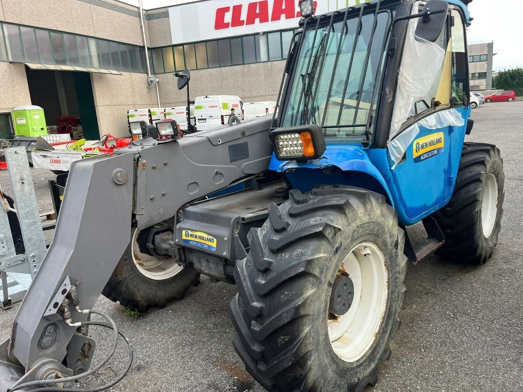 New Holland LM 430 - Telescopic handler: picture 4 New Holland LM 430 - Telescopic handler: picture 4