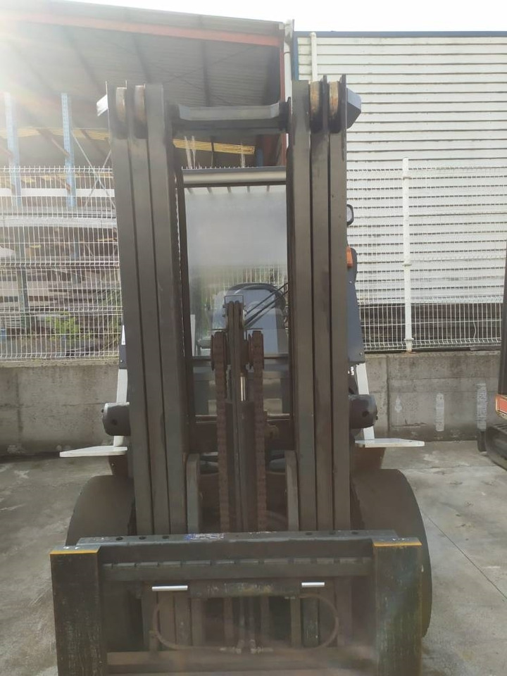 UniCarriers D1F4A40Q - Side loader: picture 3 UniCarriers D1F4A40Q - Side loader: picture 3