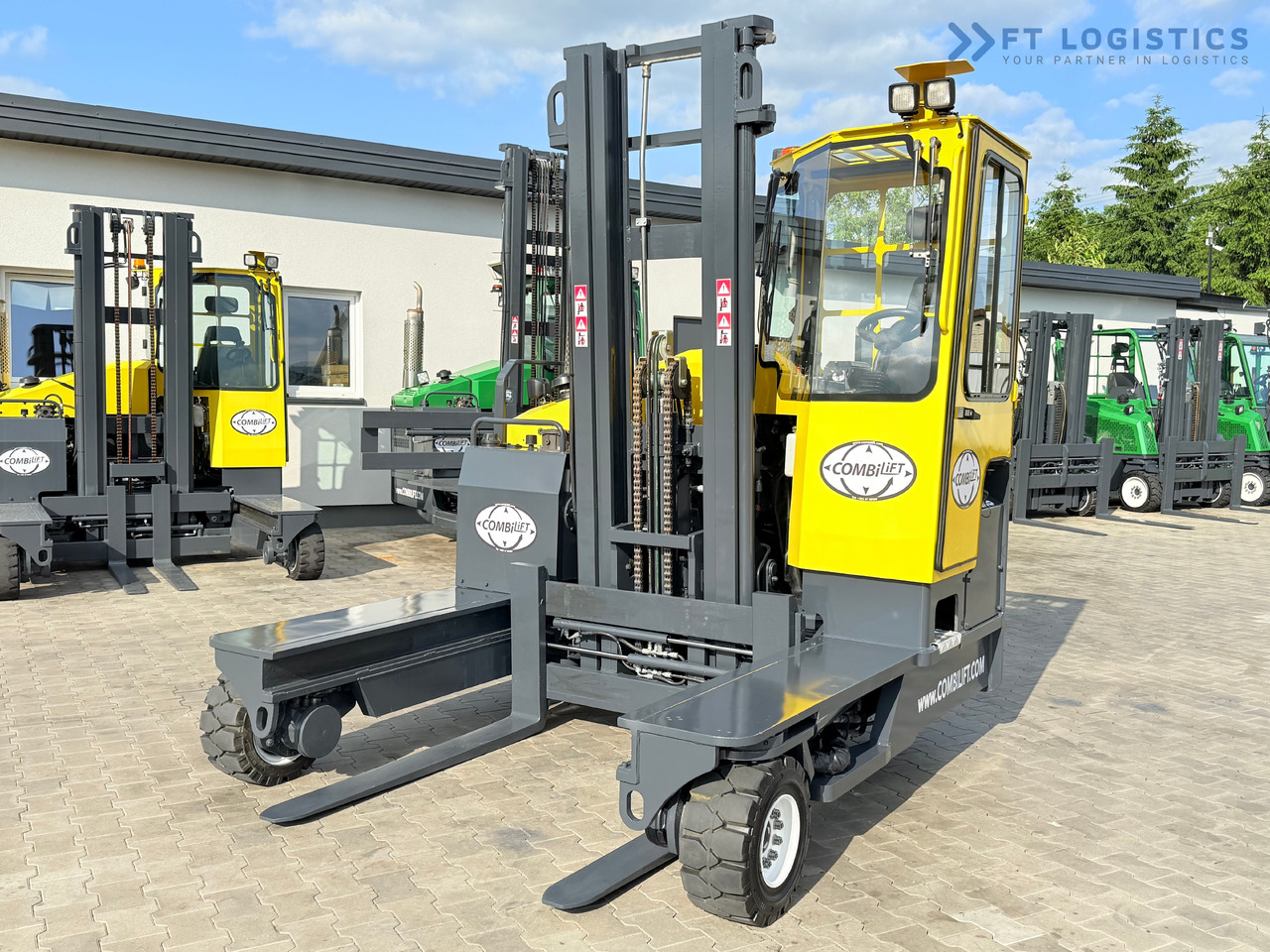 COMBILIFT C4000 / DIESEL / DUPLEX - 4100MM / FORK POSITIONER / ONLY 2951 MTH / LIKE NEW - 4-way reach truck: picture 2 COMBILIFT C4000 / DIESEL / DUPLEX - 4100MM / FORK POSITIONER / ONLY 2951 MTH / LIKE NEW - 4-way reach truck: picture 2