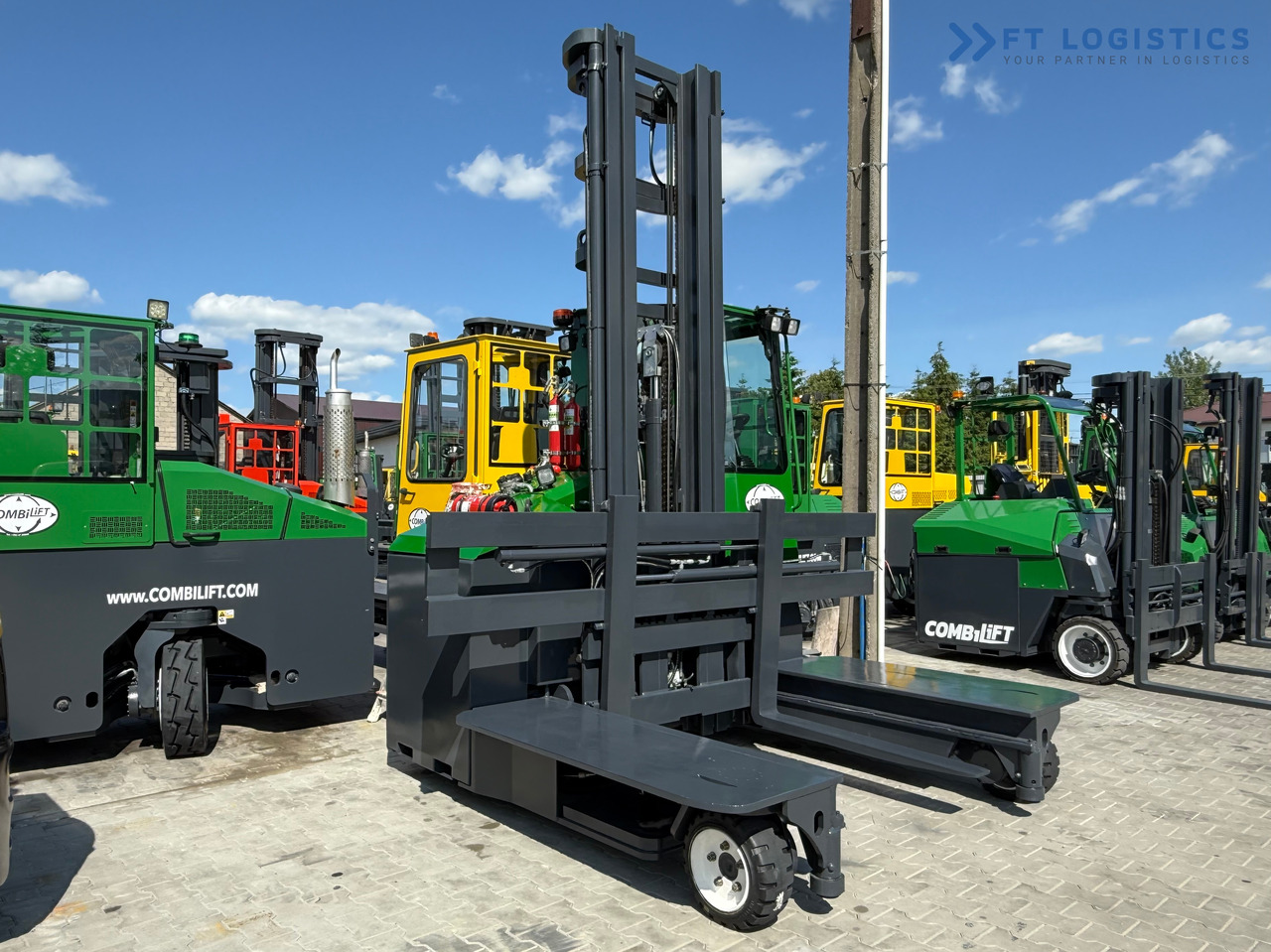 COMBILIFT C5000E / ELECTRIC / TRIPLEX 8300MM / FULL FREE LIFT / WIDE POSITIONER / FORK SIDESHIFT / BATTERY LIKE NEW - 4-way reach truck: picture 4 COMBILIFT C5000E / ELECTRIC / TRIPLEX 8300MM / FULL FREE LIFT / WIDE POSITIONER / FORK SIDESHIFT / BATTERY LIKE NEW - 4-way reach truck: picture 4