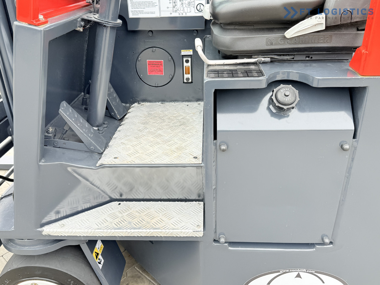 COMBILIFT Combilift C3000CB – TRIPLEX 6000mm – Year 2016 / Only 2,161 hours / Free Lift / Fork Positioner / Diesel - 4-way reach truck: picture 3 COMBILIFT Combilift C3000CB – TRIPLEX 6000mm – Year 2016 / Only 2,161 hours / Free Lift / Fork Positioner / Diesel - 4-way reach truck: picture 3