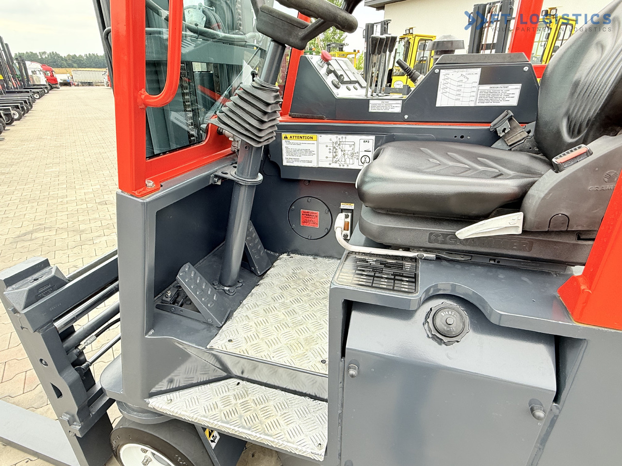 COMBILIFT Combilift C3000CB – TRIPLEX 6000mm – Year 2016 / Only 2,161 hours / Free Lift / Fork Positioner / Diesel - 4-way reach truck: picture 5 COMBILIFT Combilift C3000CB – TRIPLEX 6000mm – Year 2016 / Only 2,161 hours / Free Lift / Fork Positioner / Diesel - 4-way reach truck: picture 5