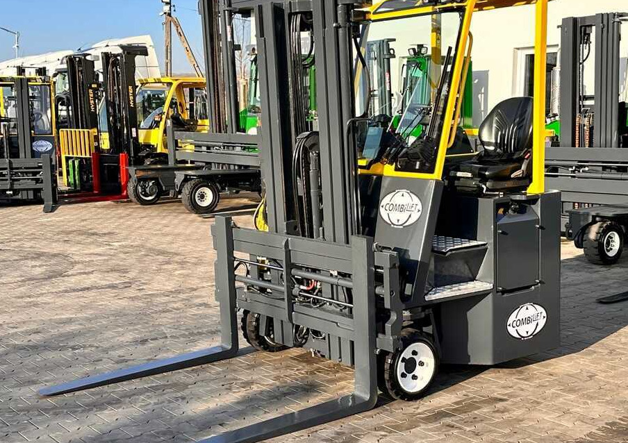 Combilift C2500CB - DIESEL - TRIPLEX - 2018 - LIKE NEW - 4-way reach truck: picture 2 Combilift C2500CB - DIESEL - TRIPLEX - 2018 - LIKE NEW - 4-way reach truck: picture 2