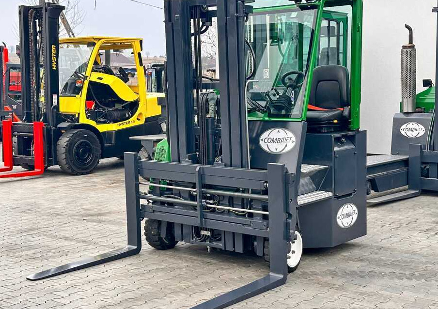 Combilift C2500CB / TRIPLEX / DIESEL / 4900MM / FREE LIFT / POSITIONER 1720MM / LIKE NEW - 4-way reach truck: picture 2 Combilift C2500CB / TRIPLEX / DIESEL / 4900MM / FREE LIFT / POSITIONER 1720MM / LIKE NEW - 4-way reach truck: picture 2