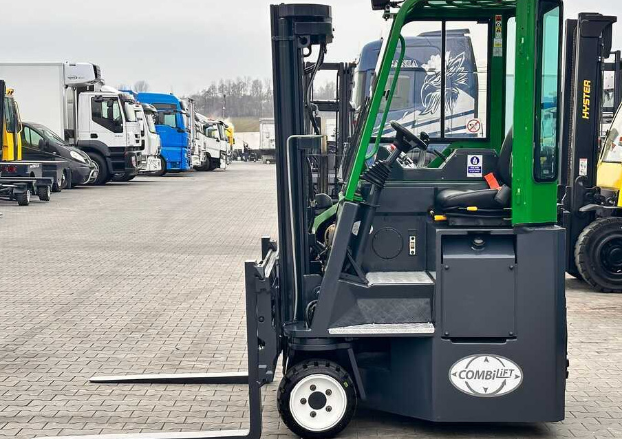 Combilift C2500CB / TRIPLEX / DIESEL / 4900MM / FREE LIFT / POSITIONER 1720MM / LIKE NEW - 4-way reach truck: picture 2 Combilift C2500CB / TRIPLEX / DIESEL / 4900MM / FREE LIFT / POSITIONER 1720MM / LIKE NEW - 4-way reach truck: picture 2