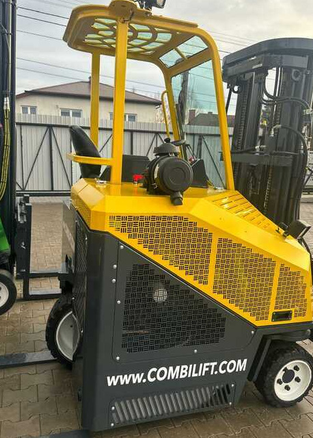 Combilift C3000CB -DIESEL- Only 6117 hours - 4-way reach truck: picture 2 Combilift C3000CB -DIESEL- Only 6117 hours - 4-way reach truck: picture 2