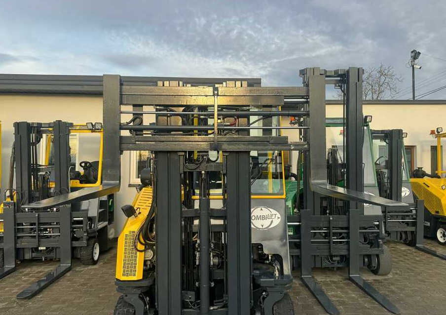 Combilift C3000CB -DIESEL- Only 6117 hours - 4-way reach truck: picture 5 Combilift C3000CB -DIESEL- Only 6117 hours - 4-way reach truck: picture 5