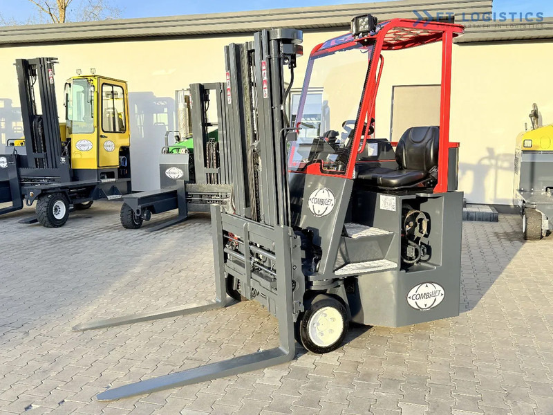 Combilift C3000CB / GAS / TRIPLEX 4900MM / FREE LIFT / SIDE SHIFT / FORK POSITIONER / EXCELLENT CONDITION / Wide range of four-way and sid - 4-way reach truck: picture 3 Combilift C3000CB / GAS / TRIPLEX 4900MM / FREE LIFT / SIDE SHIFT / FORK POSITIONER / EXCELLENT CONDITION / Wide range of four-way and sid - 4-way reach truck: picture 3