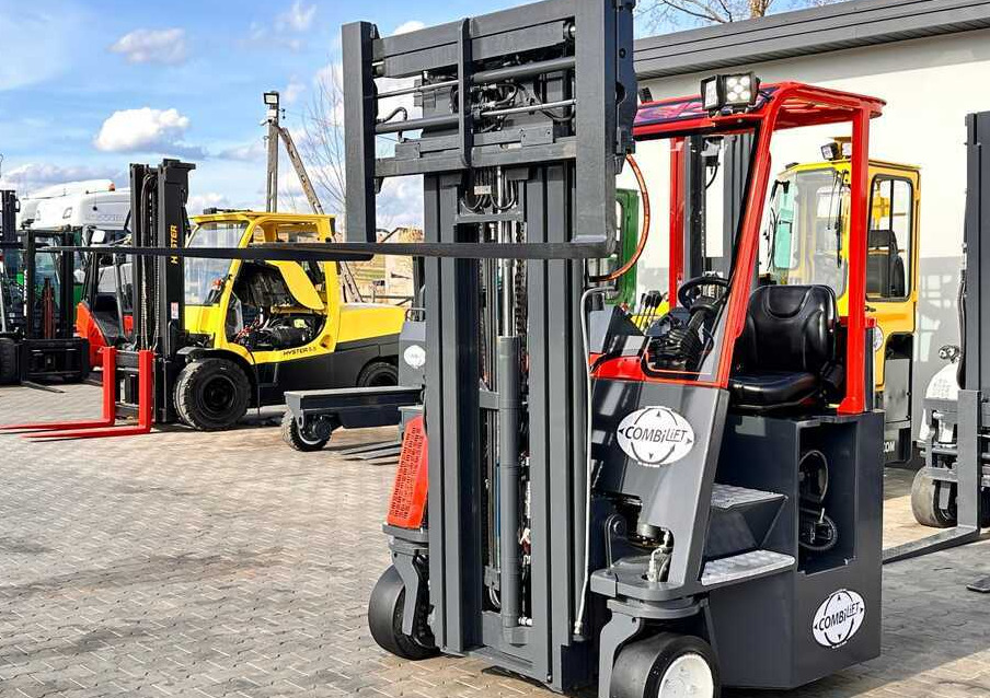 Combilift C3000CB / LPG / TRIPLEX / 5500MM / FREE LIFT / SIDE SHIFT + FORK POSITIONER / LIKE NEW - 4-way reach truck: picture 2 Combilift C3000CB / LPG / TRIPLEX / 5500MM / FREE LIFT / SIDE SHIFT + FORK POSITIONER / LIKE NEW - 4-way reach truck: picture 2