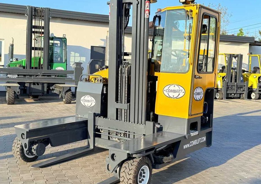 Combilift C4000 / GAS / TRIPLEX – 5600MM / FREE LIFT / FORK SIDESHIFT / LIKE NEW - 4-way reach truck: picture 3 Combilift C4000 / GAS / TRIPLEX – 5600MM / FREE LIFT / FORK SIDESHIFT / LIKE NEW - 4-way reach truck: picture 3