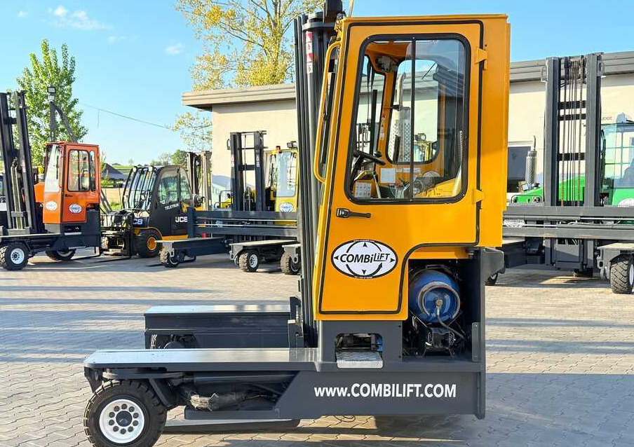 Combilift C4000 / GAS / TRIPLEX – 5600MM / FREE LIFT / FORK SIDESHIFT / LIKE NEW - 4-way reach truck: picture 5 Combilift C4000 / GAS / TRIPLEX – 5600MM / FREE LIFT / FORK SIDESHIFT / LIKE NEW - 4-way reach truck: picture 5