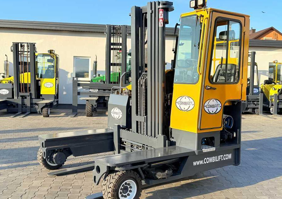 Combilift C4000 / GAS / TRIPLEX – 5600MM / FREE LIFT / FORK SIDESHIFT / LIKE NEW - 4-way reach truck: picture 2 Combilift C4000 / GAS / TRIPLEX – 5600MM / FREE LIFT / FORK SIDESHIFT / LIKE NEW - 4-way reach truck: picture 2