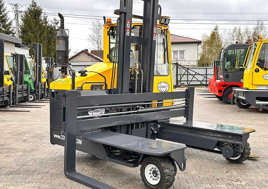 Combilift C4500 / DUPLEX / 4050MM / DIESEL / WIDE POSITIONER / FREE LIFT / SIDESHIFT / LIKE NEW - 4-way reach truck: picture 5 Combilift C4500 / DUPLEX / 4050MM / DIESEL / WIDE POSITIONER / FREE LIFT / SIDESHIFT / LIKE NEW - 4-way reach truck: picture 5
