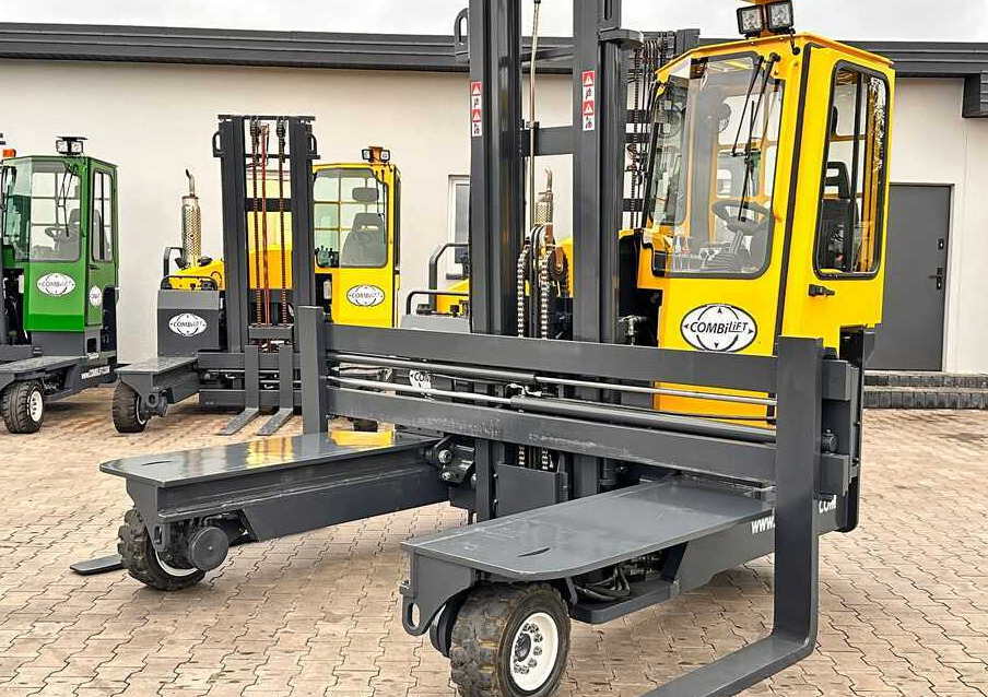 Combilift C4500 / DUPLEX / 4050MM / DIESEL / WIDE POSITIONER / FREE LIFT / SIDESHIFT / LIKE NEW - 4-way reach truck: picture 1 Combilift C4500 / DUPLEX / 4050MM / DIESEL / WIDE POSITIONER / FREE LIFT / SIDESHIFT / LIKE NEW - 4-way reach truck: picture 1