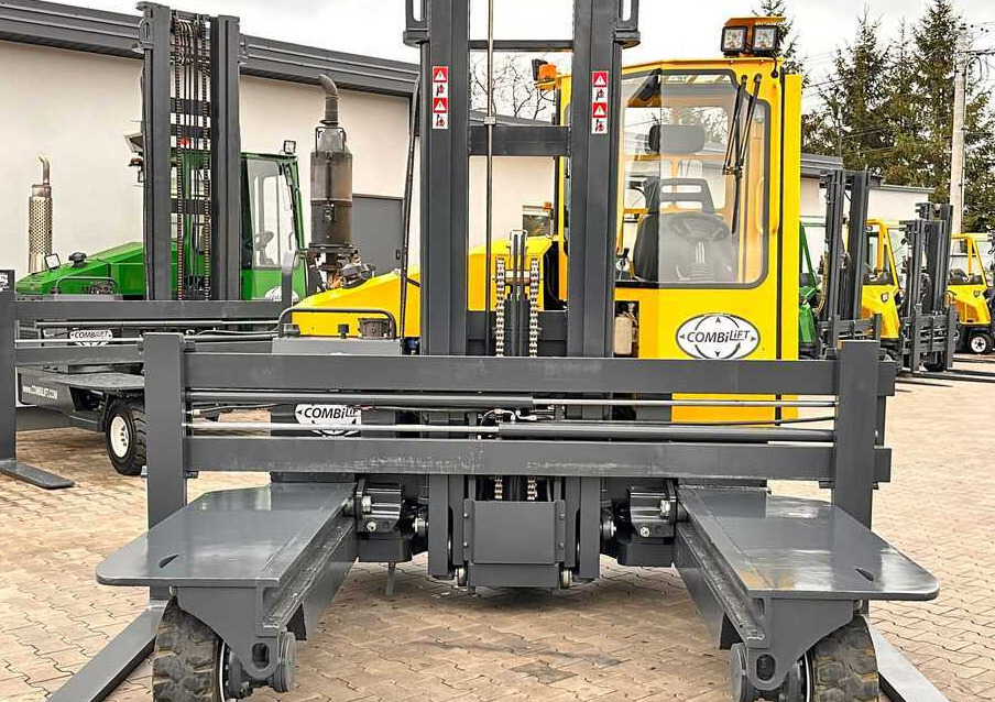 Combilift C4500 / DUPLEX / 4050MM / DIESEL / WIDE POSITIONER / FREE LIFT / SIDESHIFT / LIKE NEW - 4-way reach truck: picture 4 Combilift C4500 / DUPLEX / 4050MM / DIESEL / WIDE POSITIONER / FREE LIFT / SIDESHIFT / LIKE NEW - 4-way reach truck: picture 4