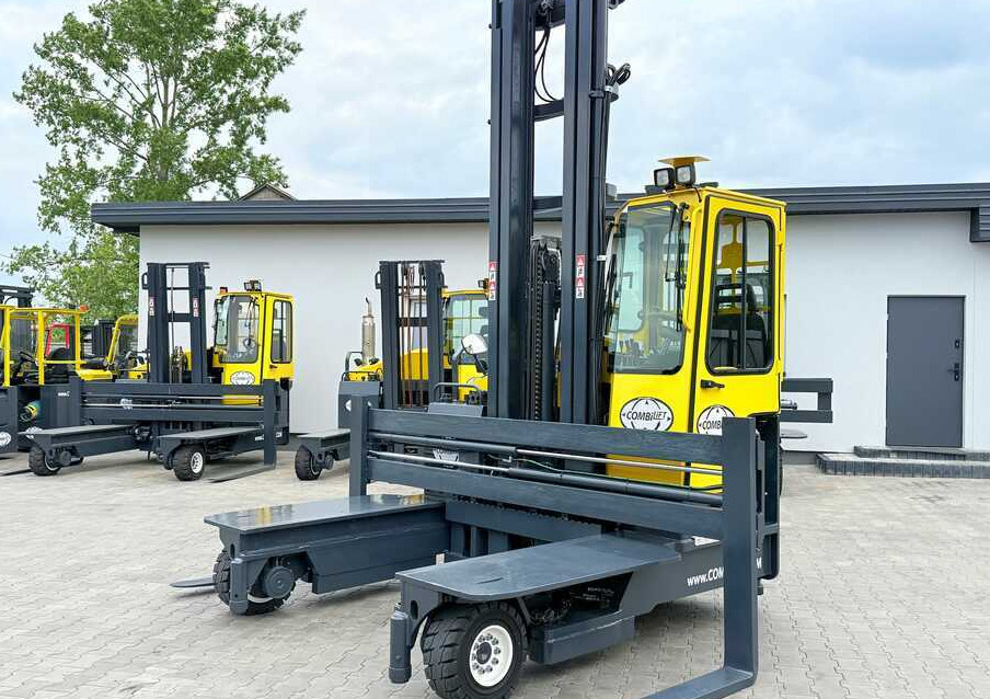 Combilift C5000 / TRIPLEX 7500MM / WIDE FORK POSITIONER / FREE LIFT / NEW TYRES / HEATED CABIN - 4-way reach truck: picture 1 Combilift C5000 / TRIPLEX 7500MM / WIDE FORK POSITIONER / FREE LIFT / NEW TYRES / HEATED CABIN - 4-way reach truck: picture 1