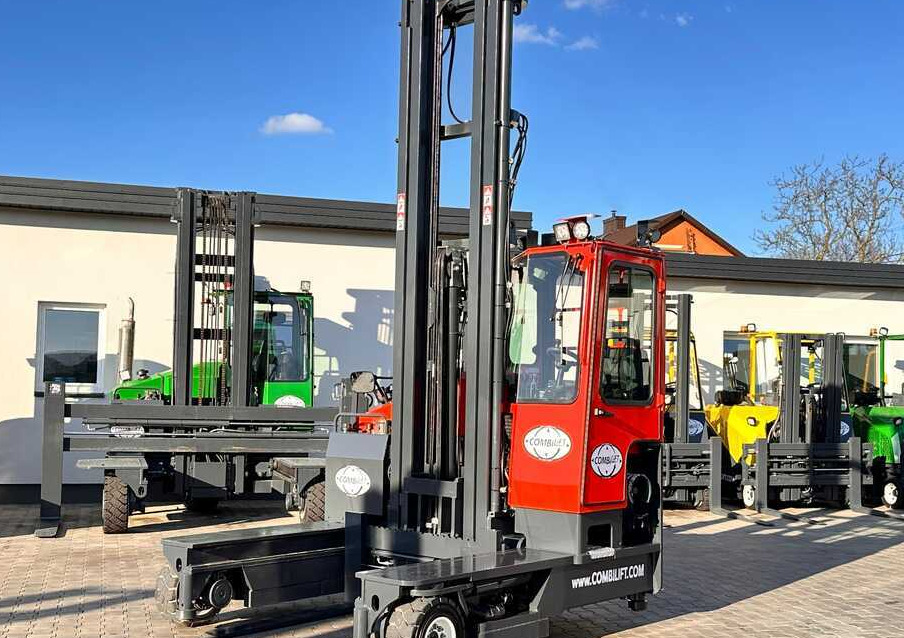 Combilift COMBILIFT C4000 – TRIPLEX 9300 mm – Year 2017 – GAS – FREE LIFT – FORK SIDE SHIFT – CONDITION 5/5 - 4-way reach truck: picture 2 Combilift COMBILIFT C4000 – TRIPLEX 9300 mm – Year 2017 – GAS – FREE LIFT – FORK SIDE SHIFT – CONDITION 5/5 - 4-way reach truck: picture 2