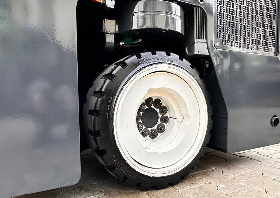 Combilift Combilift C3000CB - Duplex 4000mm - Year 2016 / ONLY 2,161 MTH / PERFECT CONDITION / LIKE NEW! - 4-way reach truck: picture 4 Combilift Combilift C3000CB - Duplex 4000mm - Year 2016 / ONLY 2,161 MTH / PERFECT CONDITION / LIKE NEW! - 4-way reach truck: picture 4