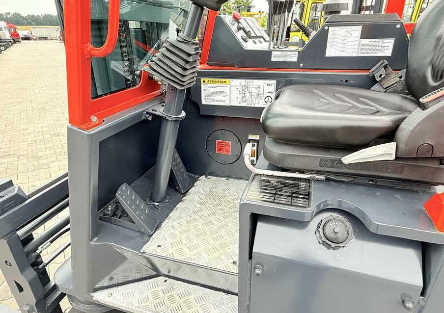 Combilift Combilift C3000CB – TRIPLEX 6000mm – Year 2016 / Only 2,161 hours / Free Lift / Fork Positioner / Diesel - 4-way reach truck: picture 5 Combilift Combilift C3000CB – TRIPLEX 6000mm – Year 2016 / Only 2,161 hours / Free Lift / Fork Positioner / Diesel - 4-way reach truck: picture 5