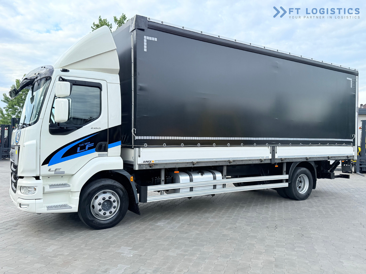DAF LF 260 FA / AUTOMATIC / 9,255 kg PAYLOAD / 4x2 / 18 PALLETS / TAIL LIFT / SIDE BOARDS / EXCELLENT CONDITION! - Curtain side truck: picture 3 DAF LF 260 FA / AUTOMATIC / 9,255 kg PAYLOAD / 4x2 / 18 PALLETS / TAIL LIFT / SIDE BOARDS / EXCELLENT CONDITION! - Curtain side truck: picture 3