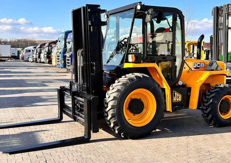 JCB 940-2 T4 / DIESEL / TRIPLEX / POSITIONER / FORK SIDE SHIFT / 4T / NEW TIRES / LIKE NEW - Rough terrain forklift: picture 2 JCB 940-2 T4 / DIESEL / TRIPLEX / POSITIONER / FORK SIDE SHIFT / 4T / NEW TIRES / LIKE NEW - Rough terrain forklift: picture 2